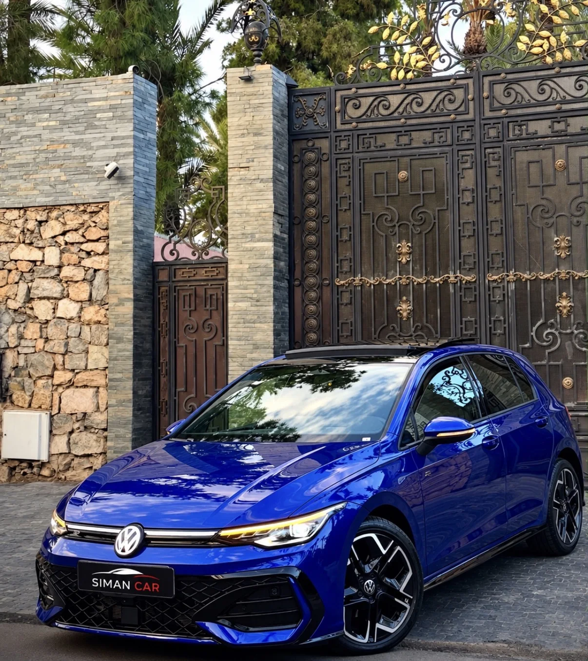 Volkswagen Golf 8 R — Blue